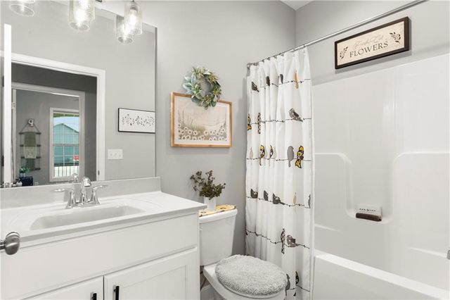 1112 SW Crabtree Circle, Oak Grove, MO 64075