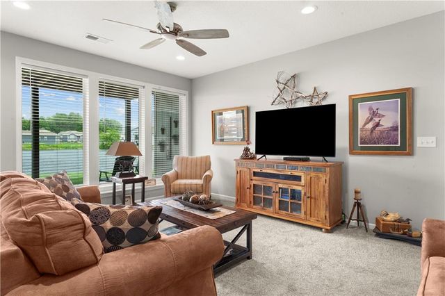 1112 SW Crabtree Circle, Oak Grove, MO 64075
