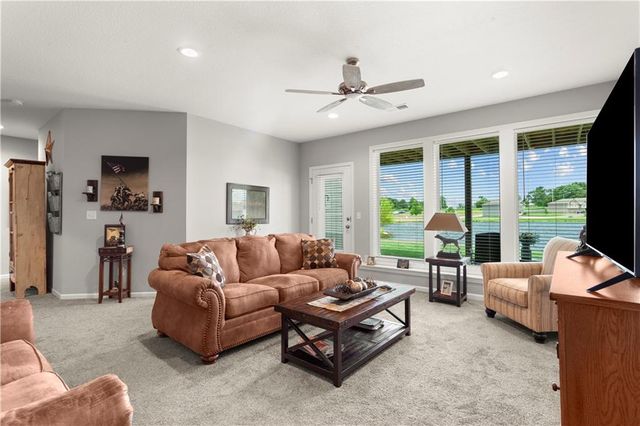 1112 SW Crabtree Circle, Oak Grove, MO 64075