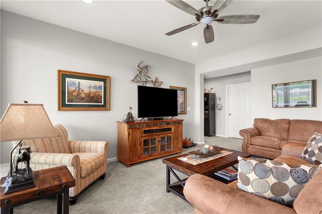 1112 SW Crabtree Circle, Oak Grove, MO 64075