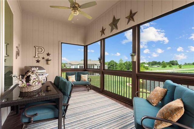 1112 SW Crabtree Circle, Oak Grove, MO 64075