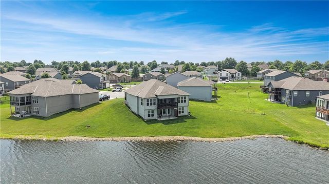 1112 SW Crabtree Circle, Oak Grove, MO 64075