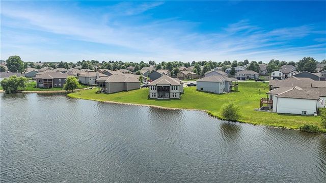 1112 SW Crabtree Circle, Oak Grove, MO 64075