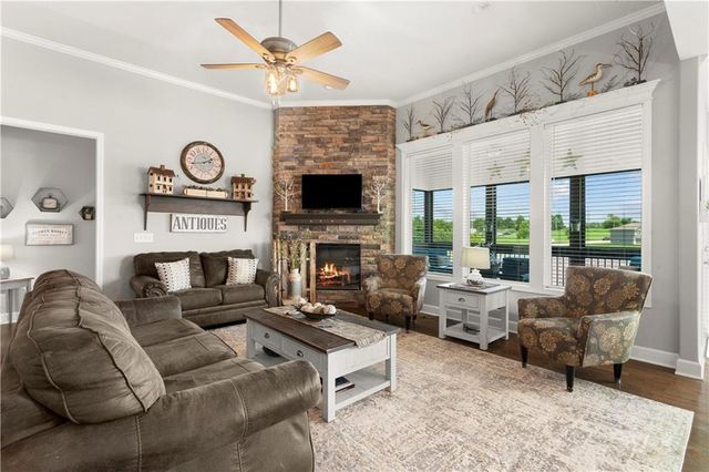 1112 SW Crabtree Circle, Oak Grove, MO 64075