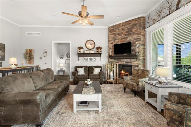 1112 SW Crabtree Circle, Oak Grove, MO 64075