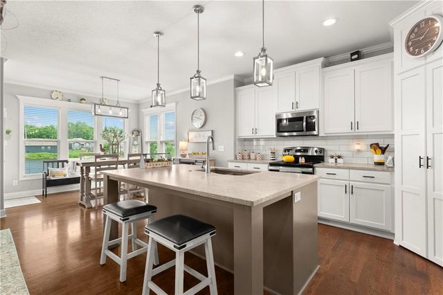 1112 SW Crabtree Circle, Oak Grove, MO 64075