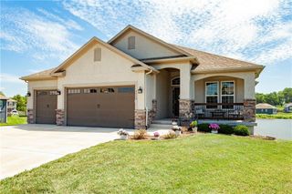 1112 SW Crabtree Circle, Oak Grove, MO 64075