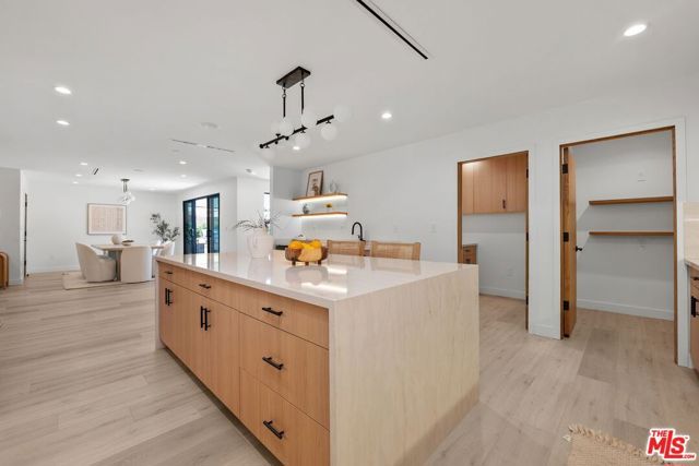 5807 Balcom Avenue, Encino (los Angeles), CA 91316