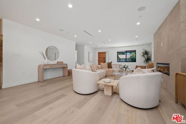 5807 Balcom Avenue, Encino (los Angeles), CA 91316