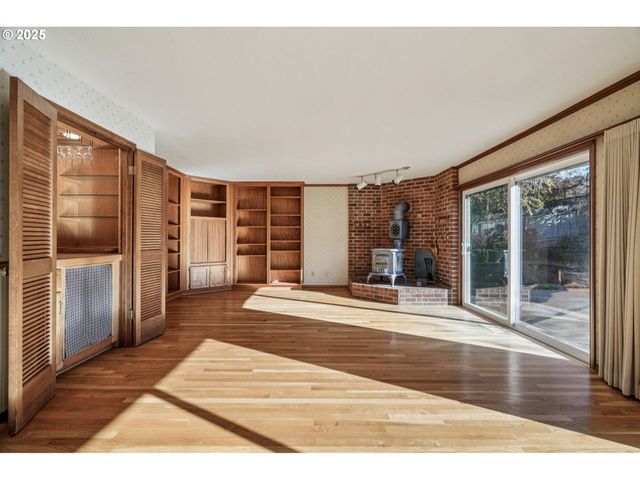 126 Sw 5TH St, Gresham, OR 97080