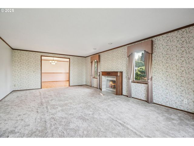 126 Sw 5TH St, Gresham, OR 97080