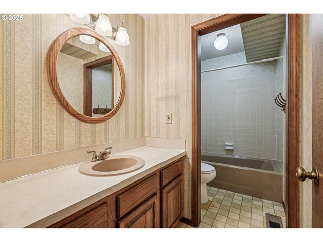 126 Sw 5TH St, Gresham, OR 97080