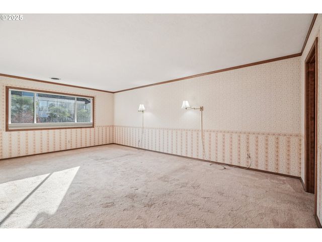 126 Sw 5TH St, Gresham, OR 97080