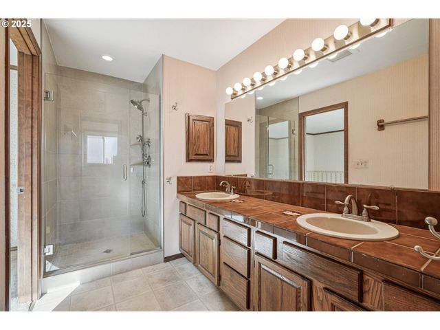 126 Sw 5TH St, Gresham, OR 97080