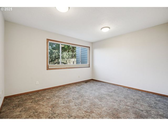 126 Sw 5TH St, Gresham, OR 97080