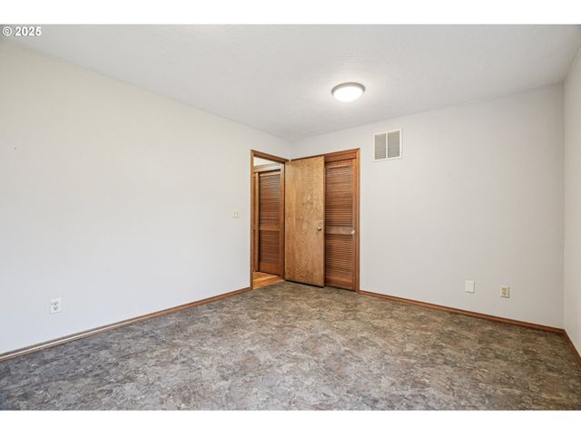 126 Sw 5TH St, Gresham, OR 97080