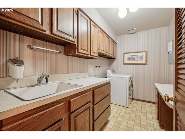 126 Sw 5TH St, Gresham, OR 97080