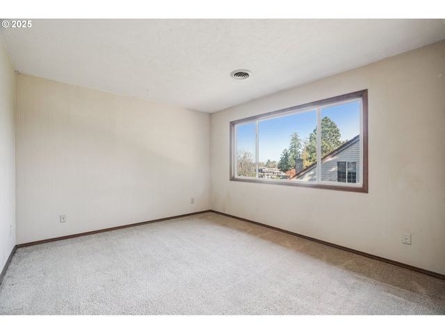 126 Sw 5TH St, Gresham, OR 97080