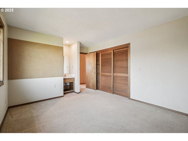 126 Sw 5TH St, Gresham, OR 97080