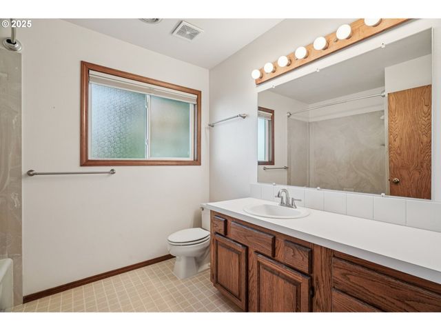 126 Sw 5TH St, Gresham, OR 97080