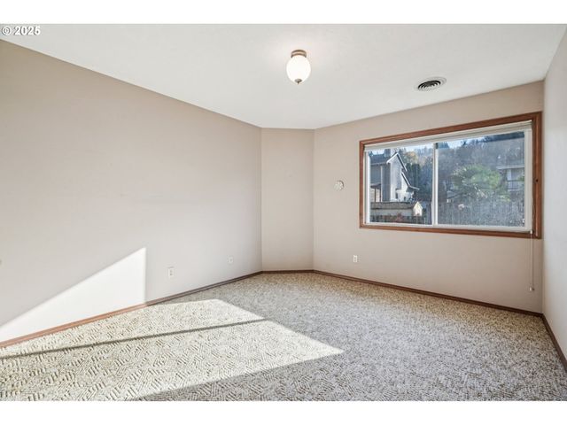 126 Sw 5TH St, Gresham, OR 97080