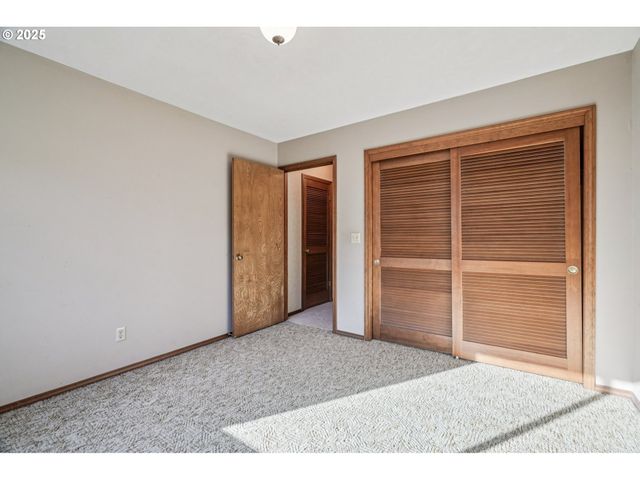 126 Sw 5TH St, Gresham, OR 97080