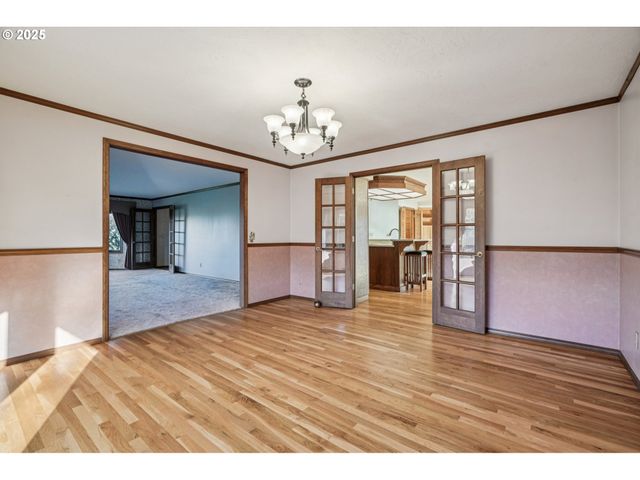 126 Sw 5TH St, Gresham, OR 97080