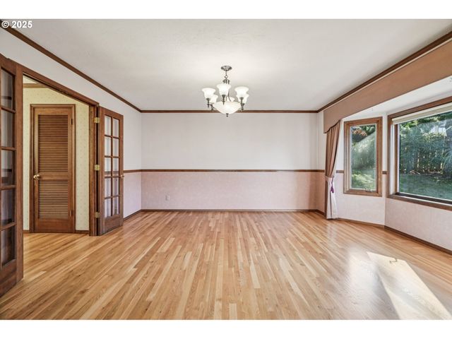 126 Sw 5TH St, Gresham, OR 97080