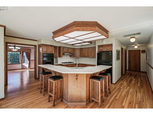 126 Sw 5TH St, Gresham, OR 97080