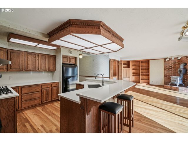 126 Sw 5TH St, Gresham, OR 97080