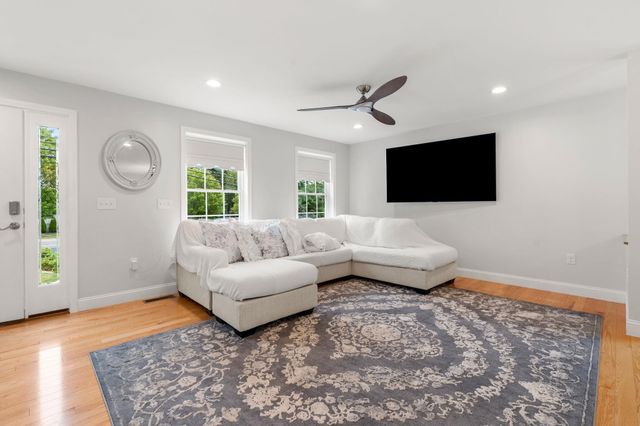 43 Hampton Road, Exeter, NH 03833