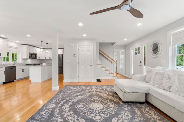 43 Hampton Road, Exeter, NH 03833