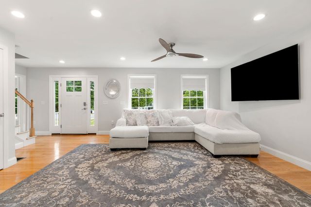 43 Hampton Road, Exeter, NH 03833