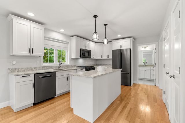 43 Hampton Road, Exeter, NH 03833