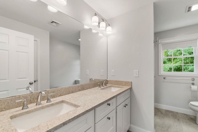 43 Hampton Road, Exeter, NH 03833