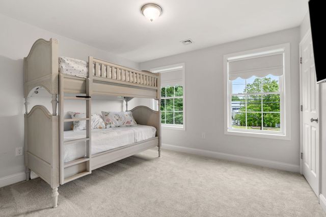 43 Hampton Road, Exeter, NH 03833