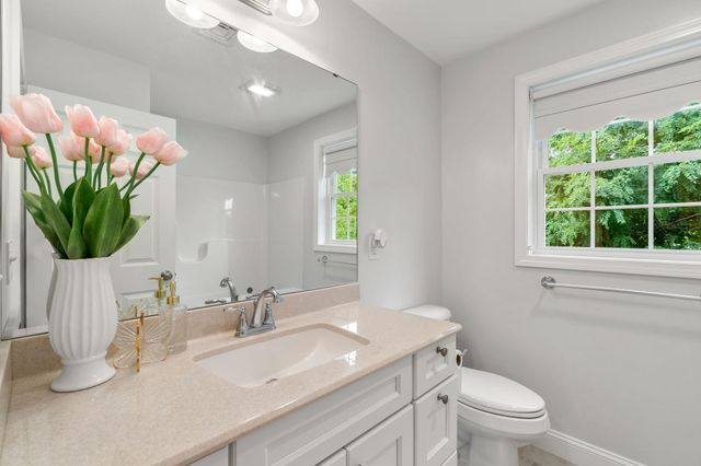 43 Hampton Road, Exeter, NH 03833