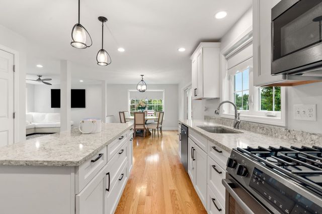 43 Hampton Road, Exeter, NH 03833