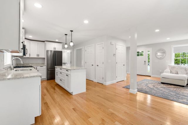 43 Hampton Road, Exeter, NH 03833