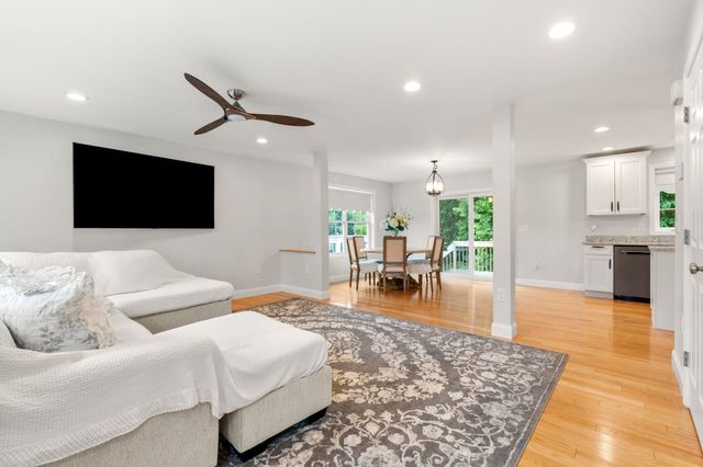 43 Hampton Road, Exeter, NH 03833