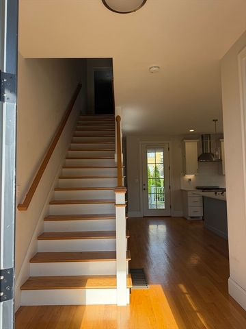 896 Chestnut St 2, Newton, MA 02468