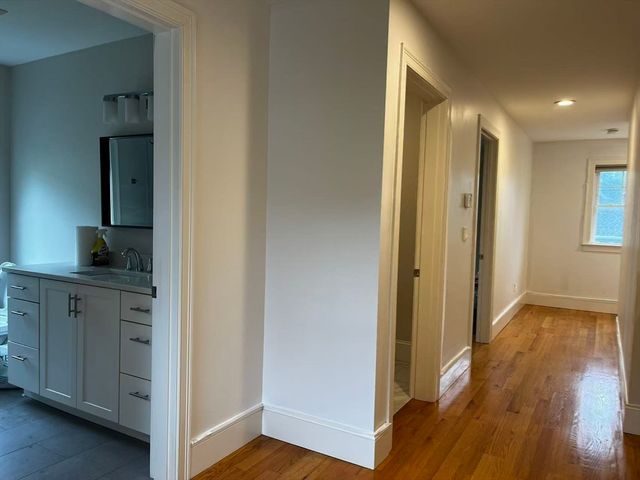 896 Chestnut St 2, Newton, MA 02468