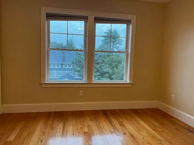 896 Chestnut St 2, Newton, MA 02468