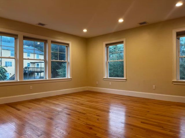 896 Chestnut St 2, Newton, MA 02468