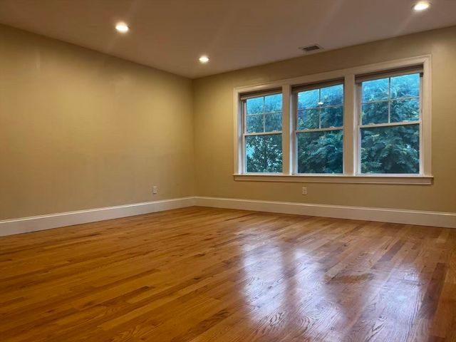 896 Chestnut St 2, Newton, MA 02468