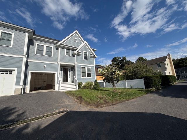 896 Chestnut St 2, Newton, MA 02468