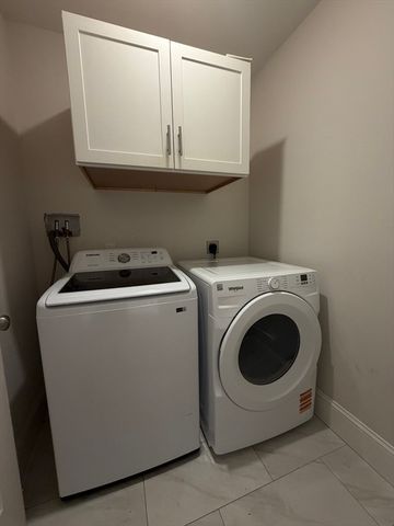 896 Chestnut St 2, Newton, MA 02468