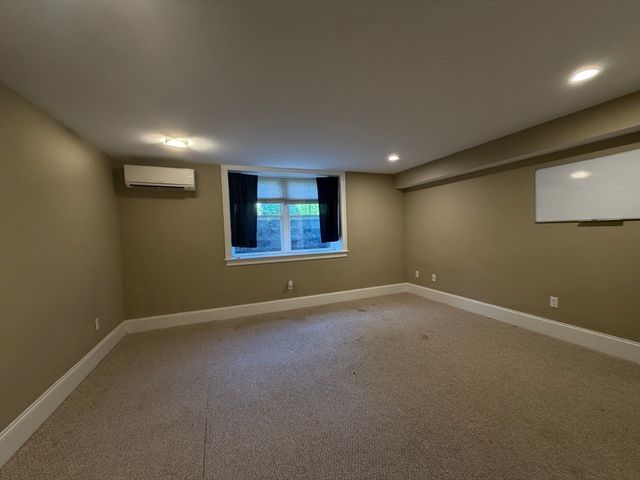 896 Chestnut St 2, Newton, MA 02468