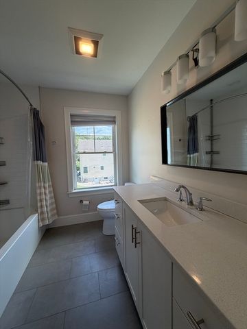 896 Chestnut St 2, Newton, MA 02468