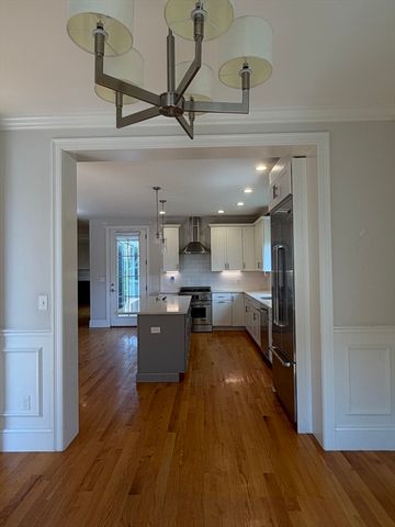 896 Chestnut St 2, Newton, MA 02468